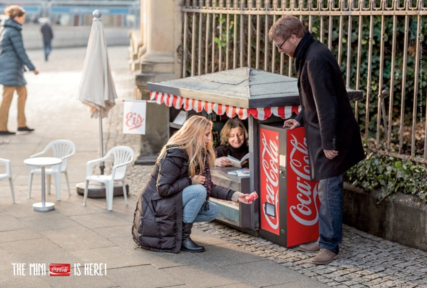 coca-cola-mini-can-kiosk-2