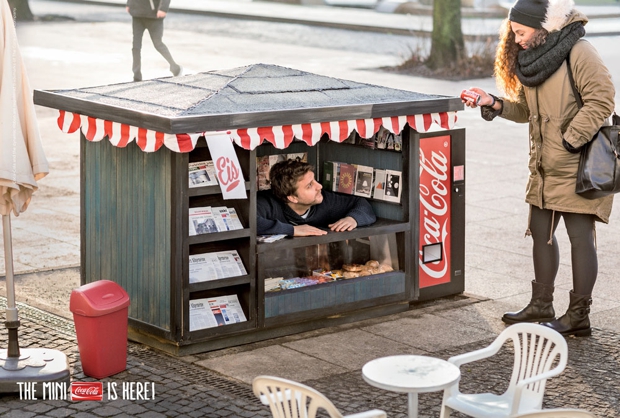 coca-cola-mini-can-kiosk-3