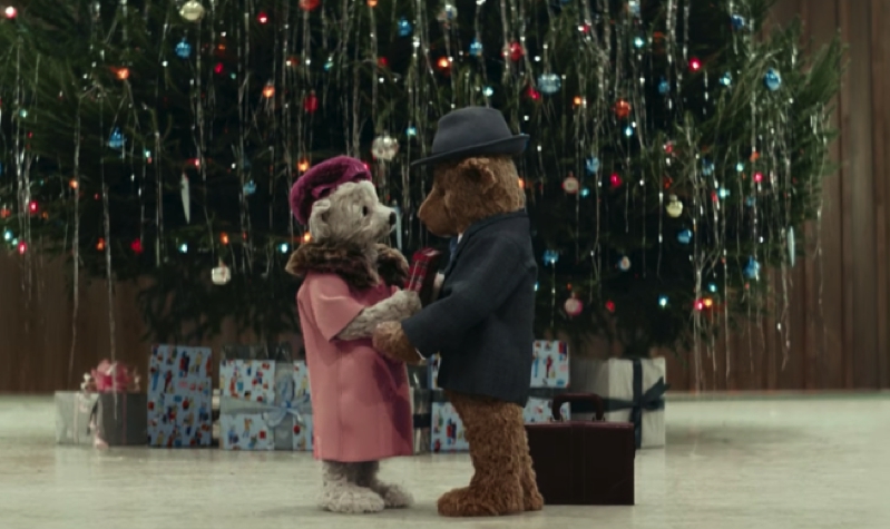 Un oso de peluche y una curiosa flor protagonizan el anuncio navideño de Louis  Vuitton