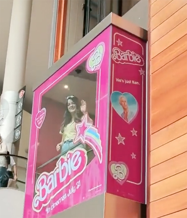 Un ascensor convertido en una caja de Barbie en un centro comercial de Irlanda 💕💕