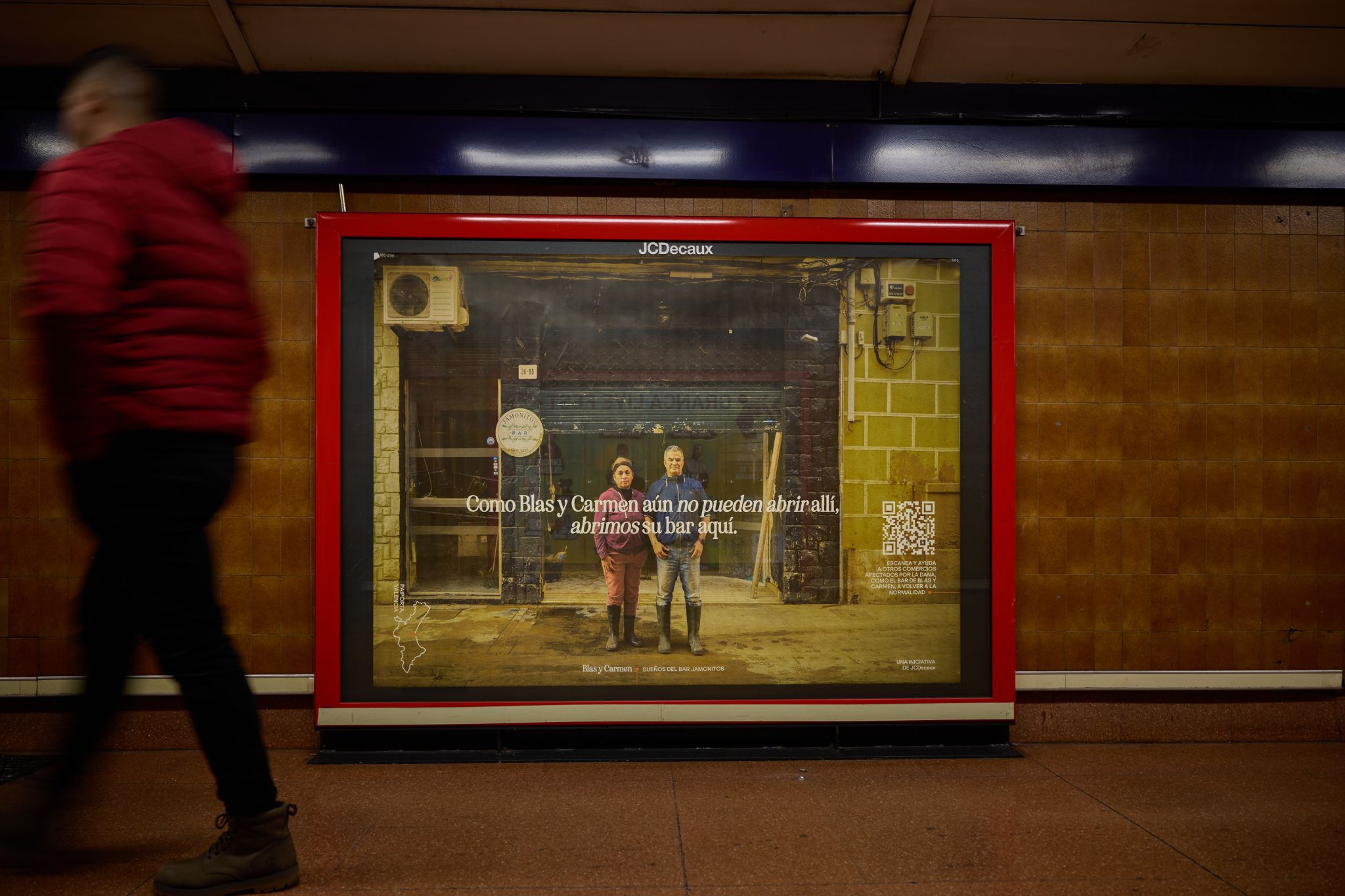 Seguimos abiertos: los comercios arrasados por la DANA «reabren» en el metro de Madrid